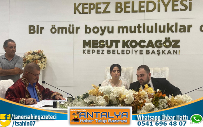 Antalya Müze Müdürü Mustafa Demirel'in Evlatları Zeynep ve Batuhan'ın Nikahı Mimar Sinan Kongre Merkezi'nde Kıyıldı